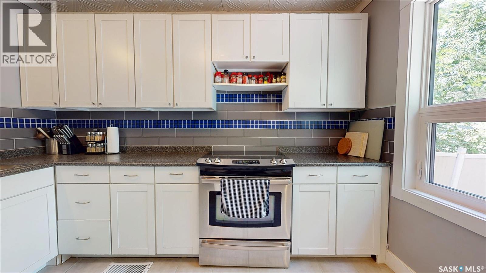 3054 Athol Street, Regina, SK - Indoor Photo Showing Kitchen