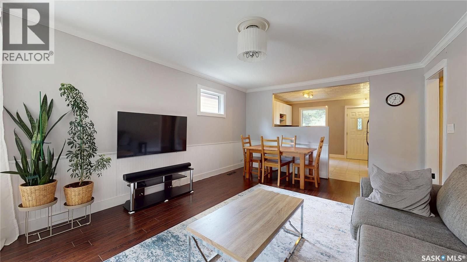 3054 Athol Street, Regina, SK - Indoor Photo Showing Living Room