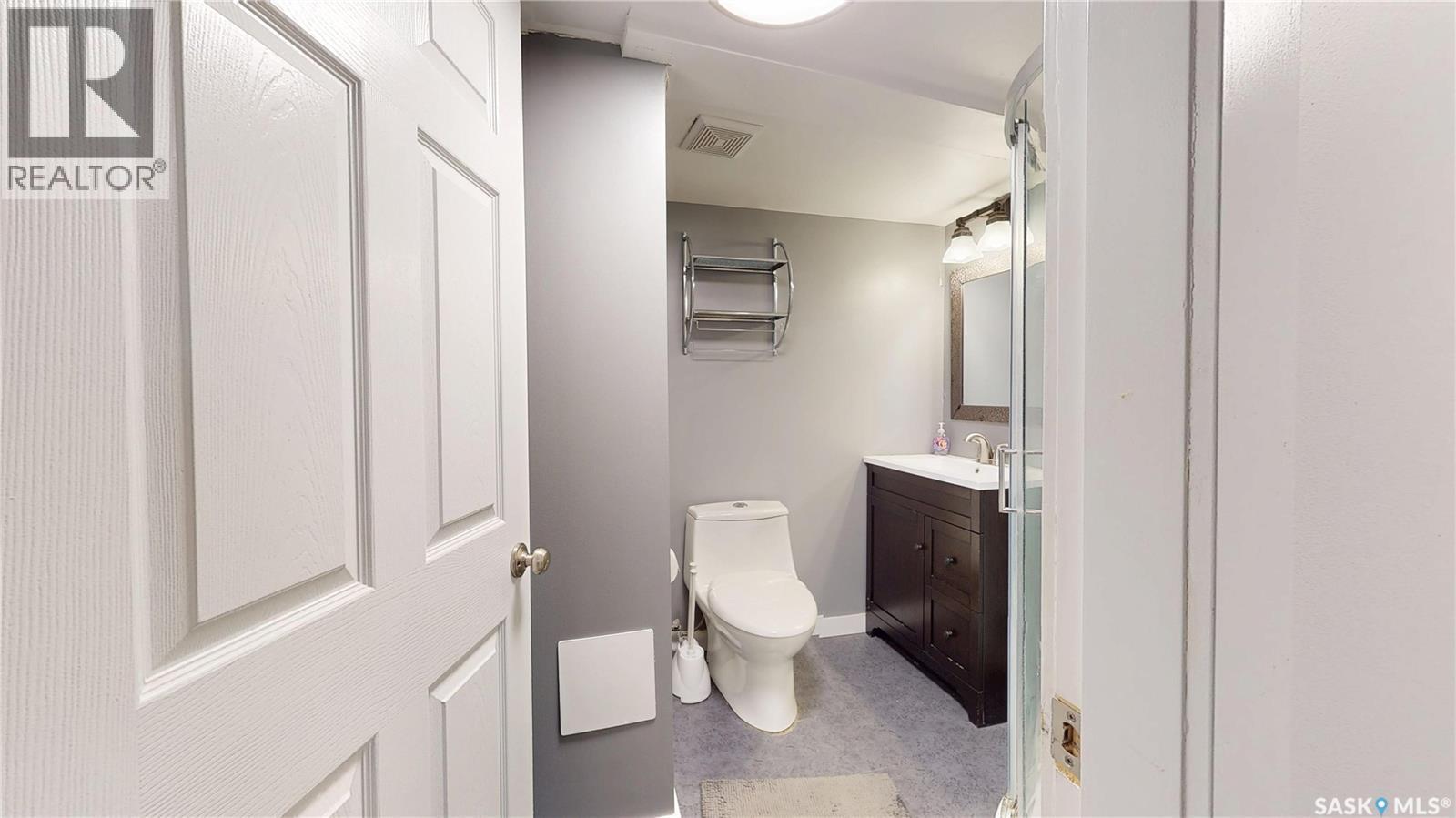 3054 Athol Street, Regina, SK - Indoor Photo Showing Bathroom