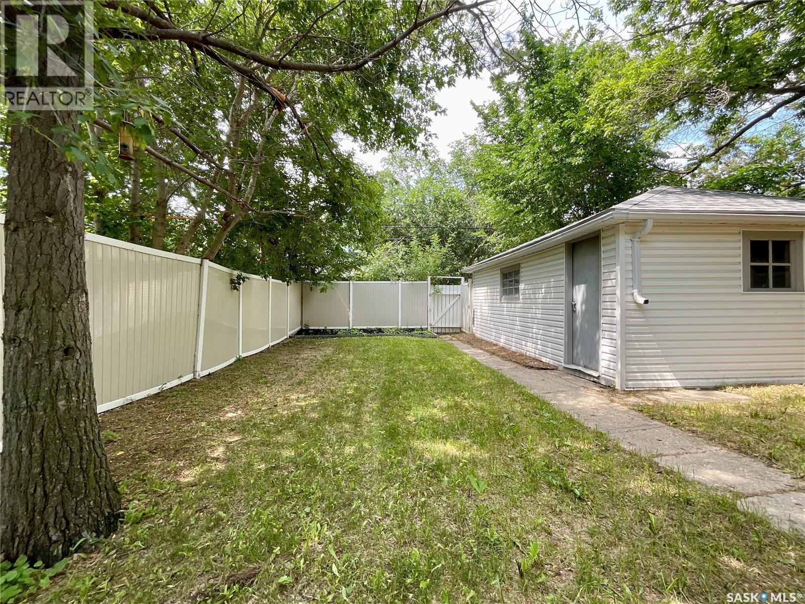 3054 Athol Street, Regina, SK - Outdoor