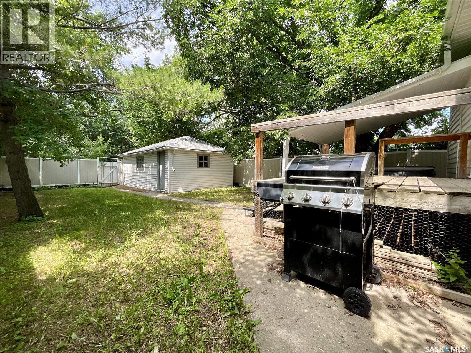 3054 Athol Street, Regina, SK - Outdoor