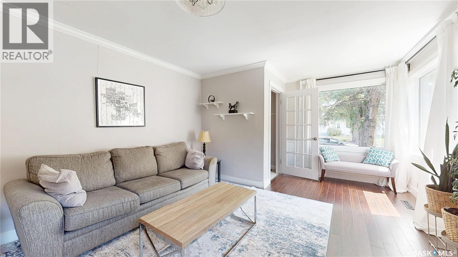 3054 Athol Street, Regina, SK - Indoor Photo Showing Living Room