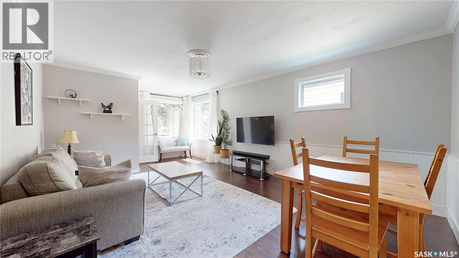 3054 Athol Street, Regina, SK - Indoor Photo Showing Living Room