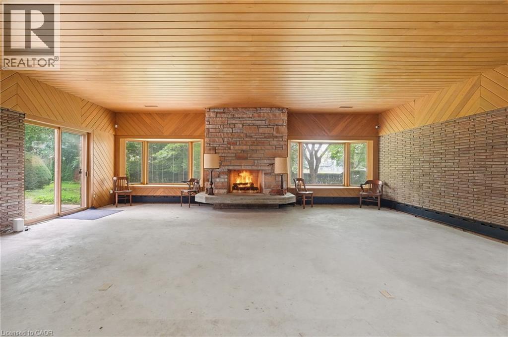 264 Mountain Brow Boulevard, Hamilton, ON - Indoor Photo Showing Other Room With Fireplace