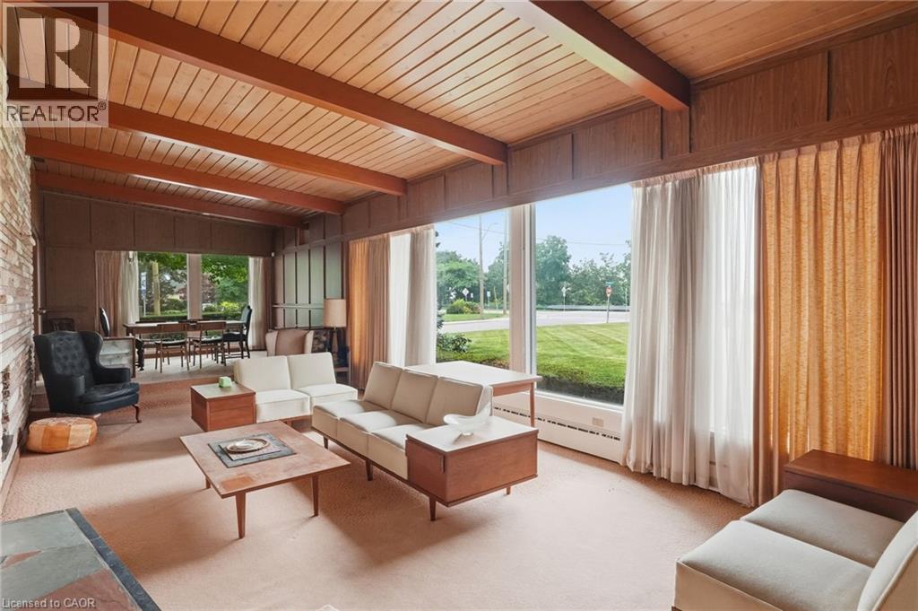 264 Mountain Brow Boulevard, Hamilton, ON - Indoor Photo Showing Living Room