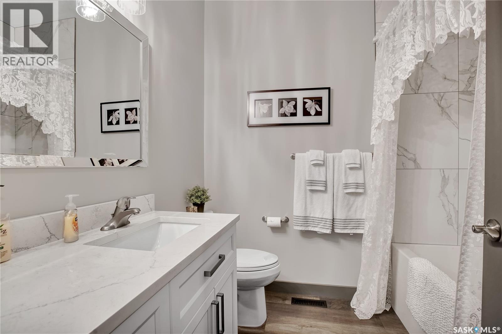 537 Mickelson Lane, Warman, SK - Indoor Photo Showing Bathroom
