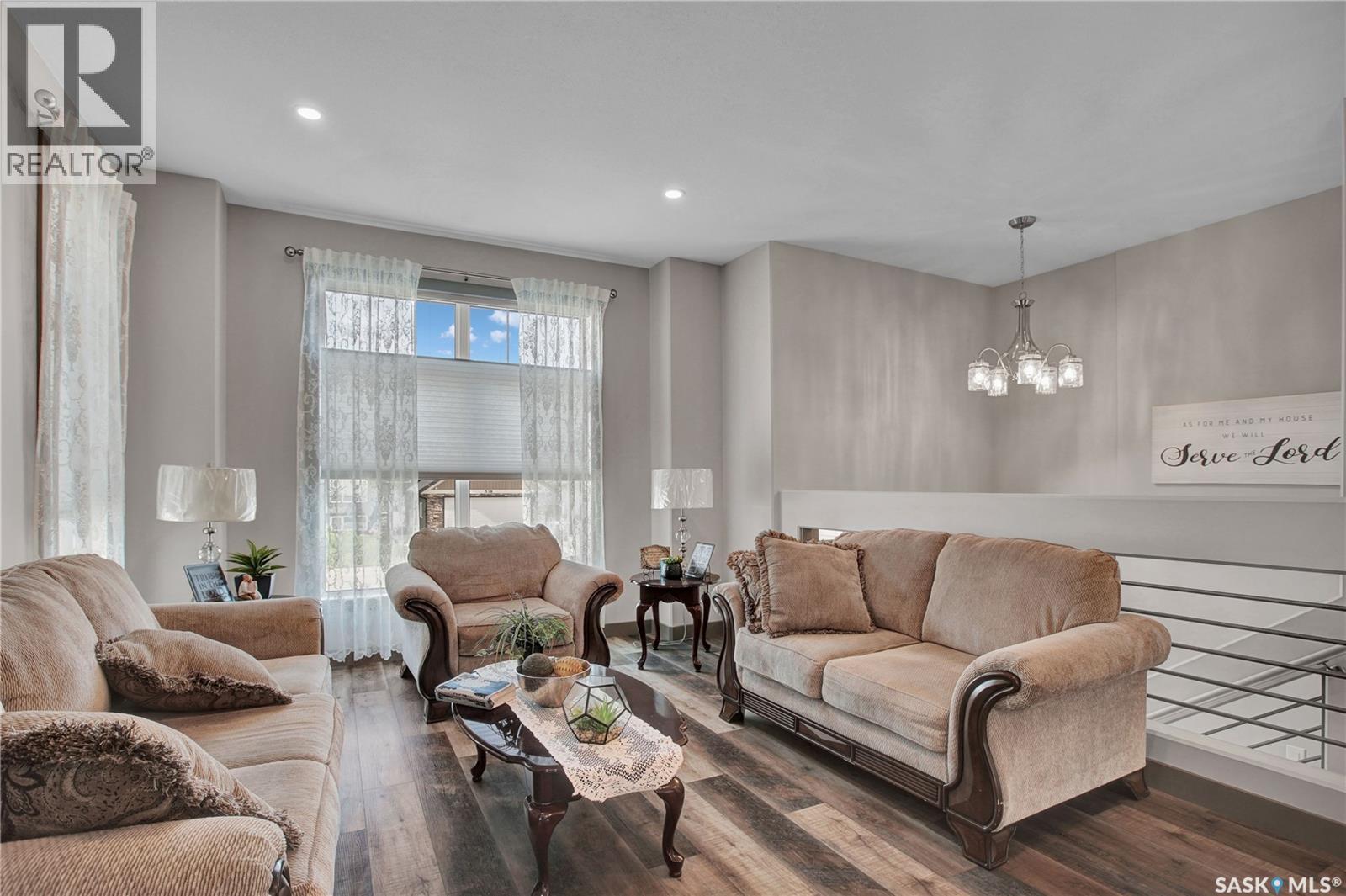 537 Mickelson Lane, Warman, SK - Indoor Photo Showing Living Room