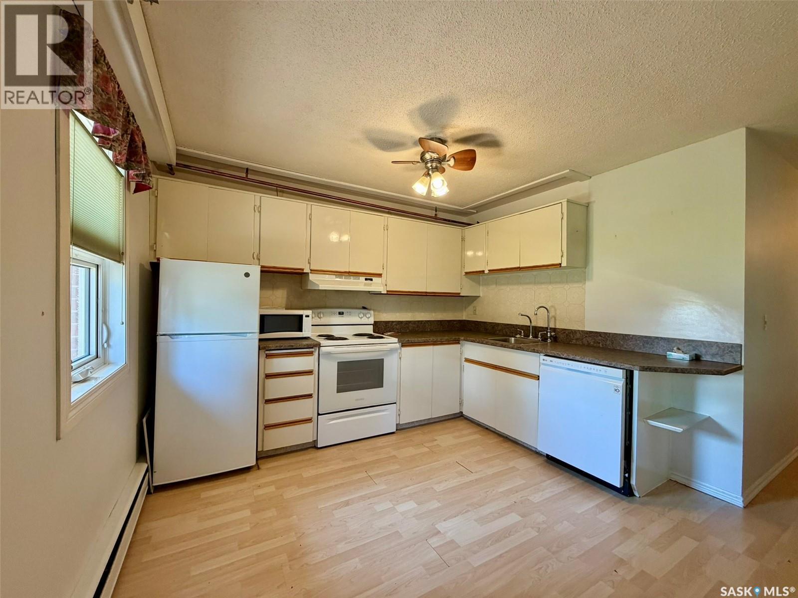 109 2536 Parliament Avenue, Regina, SK - Indoor Photo Showing Kitchen