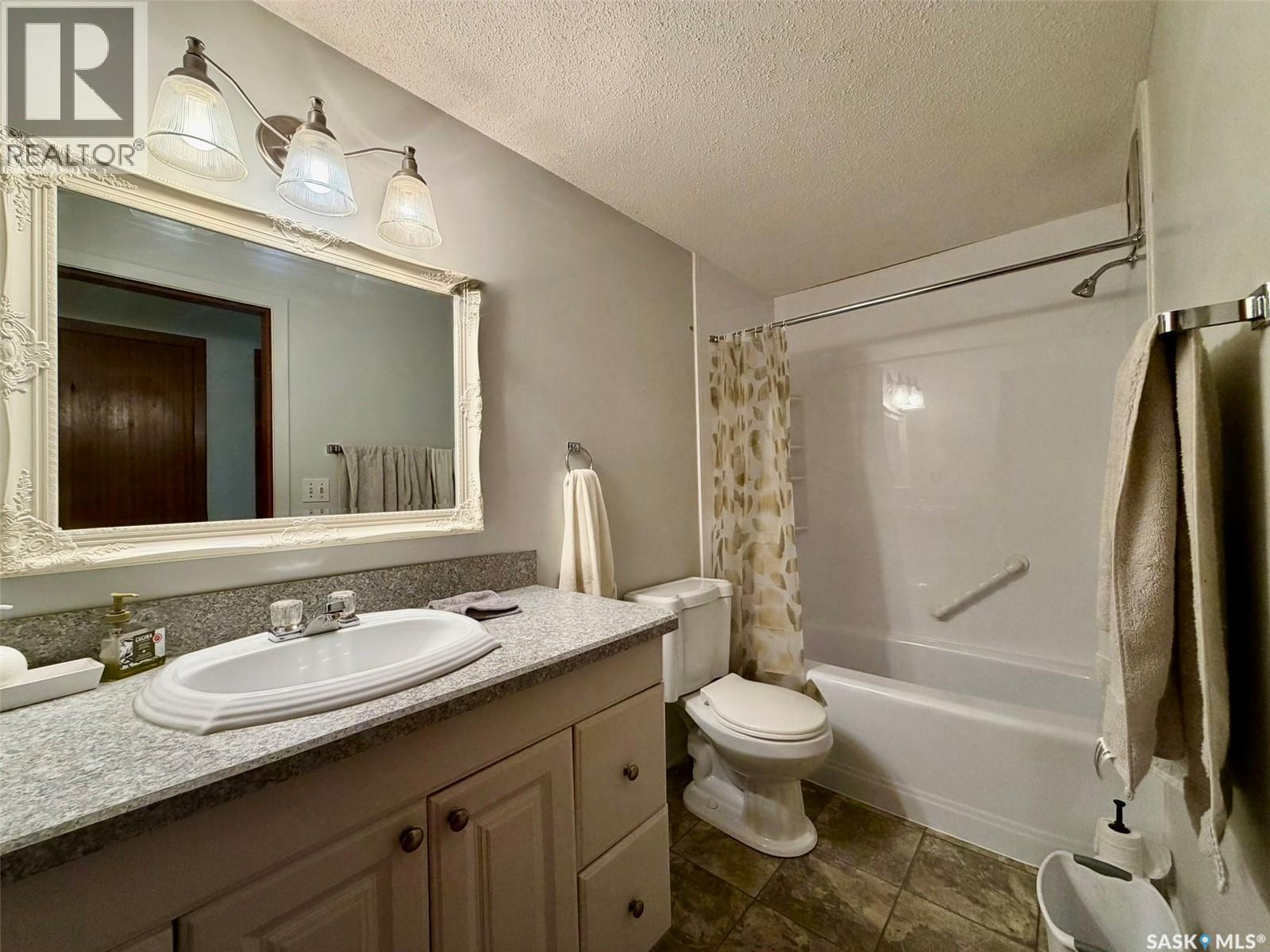 109 2536 Parliament Avenue, Regina, SK - Indoor Photo Showing Bathroom