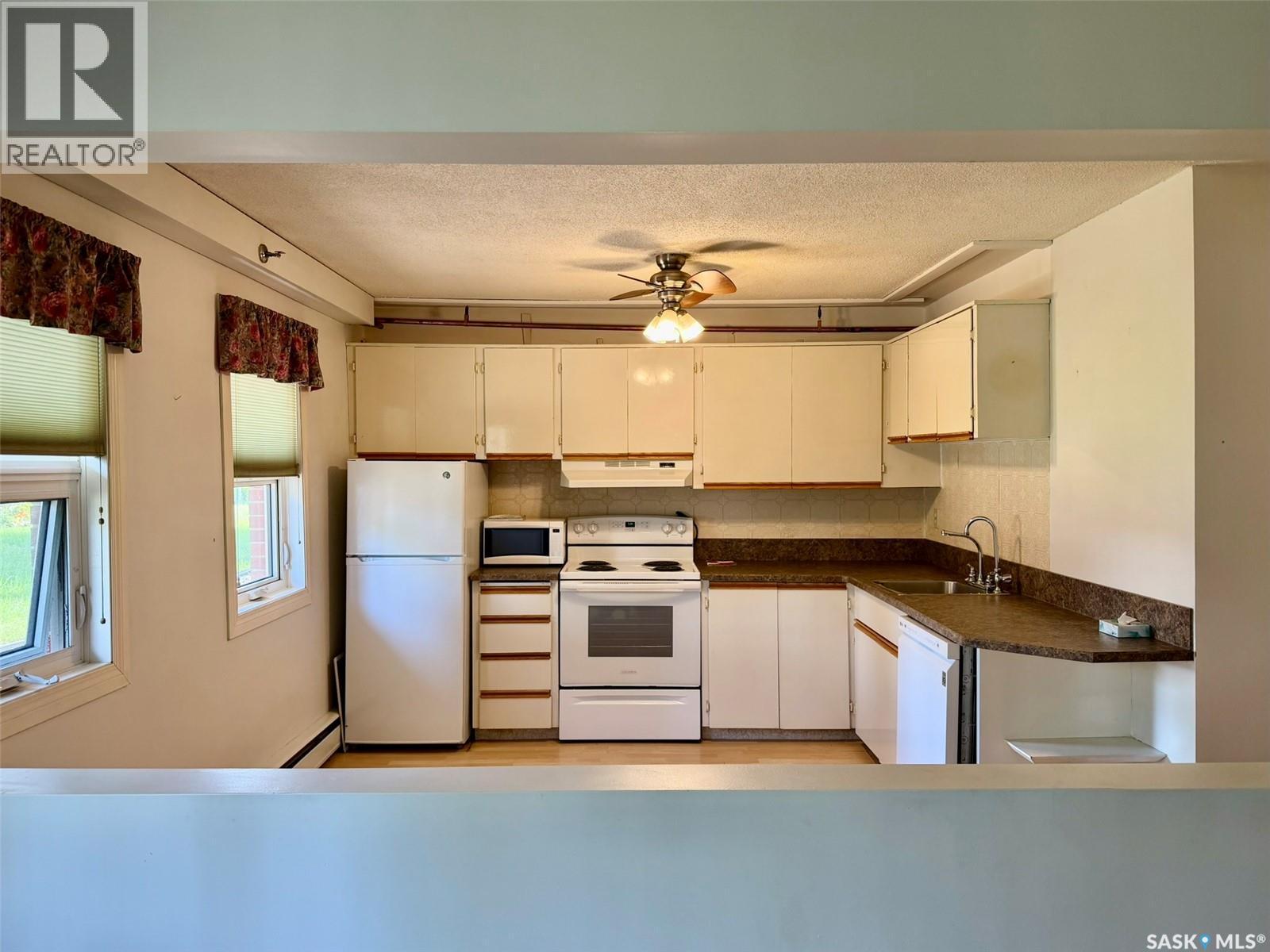 109 2536 Parliament Avenue, Regina, SK - Indoor Photo Showing Kitchen