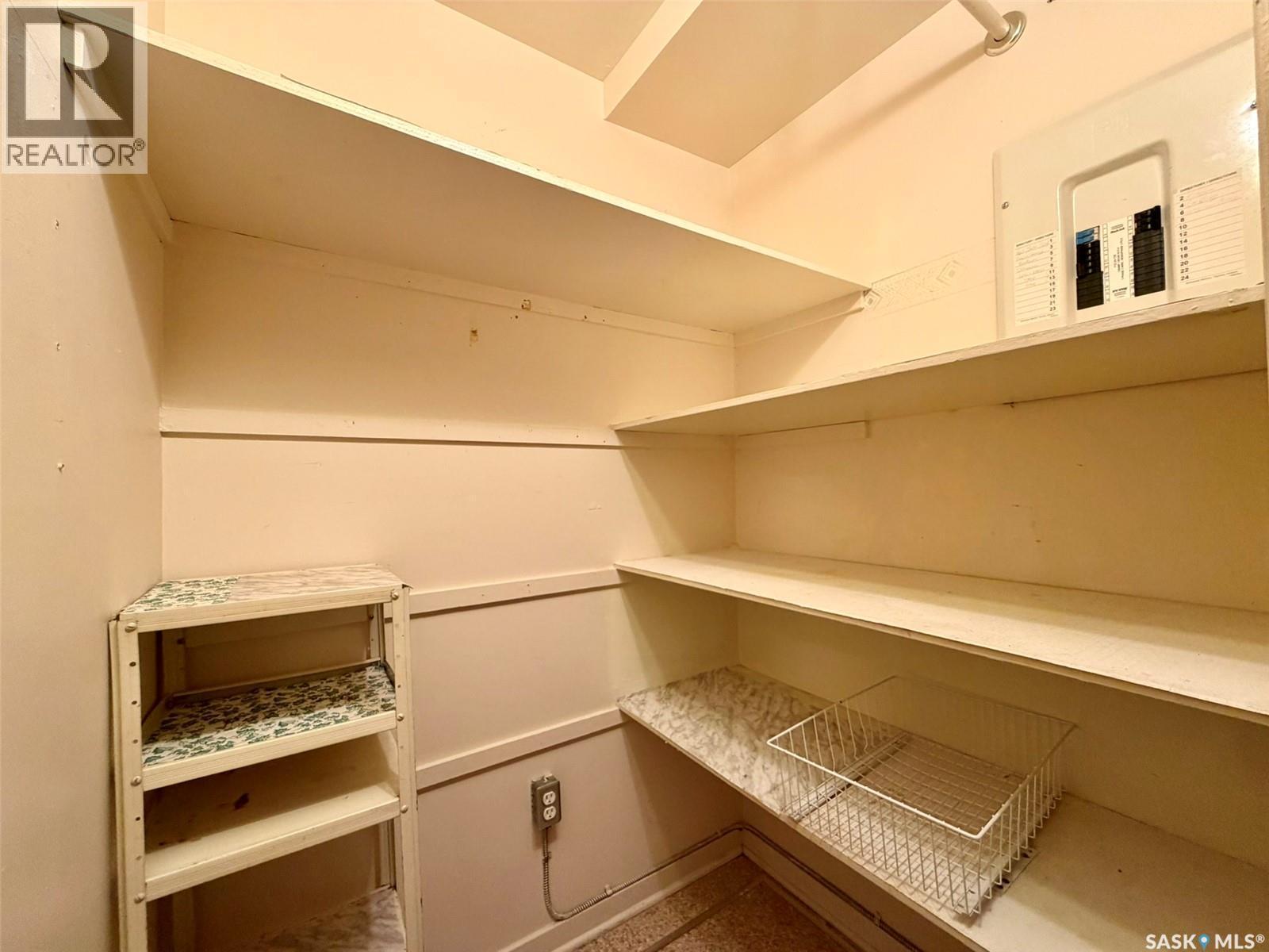 109 2536 Parliament Avenue, Regina, SK - Indoor With Storage