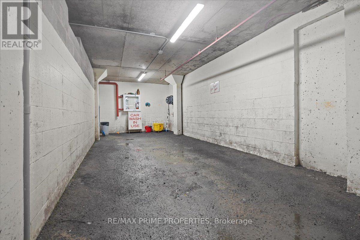 903 - 1505 Baseline Road, Ottawa, ON - Indoor Photo Showing Garage