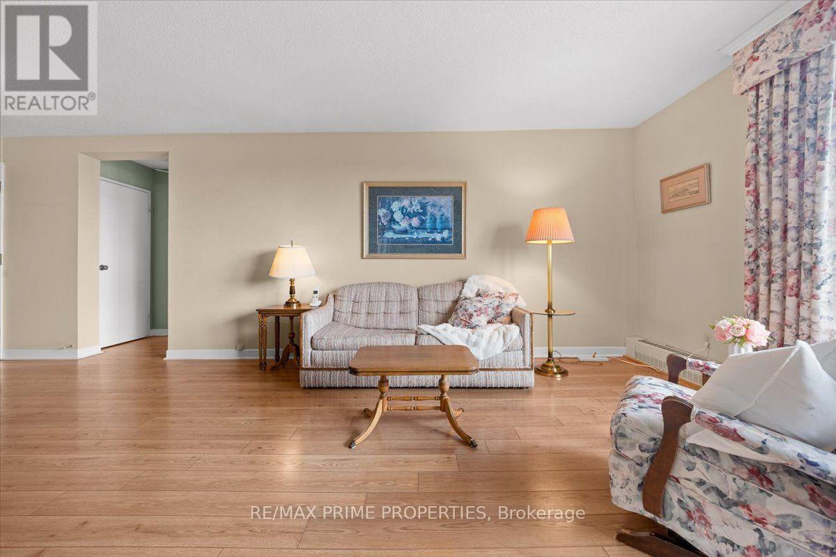 903 - 1505 Baseline Road, Ottawa, ON - Indoor Photo Showing Living Room