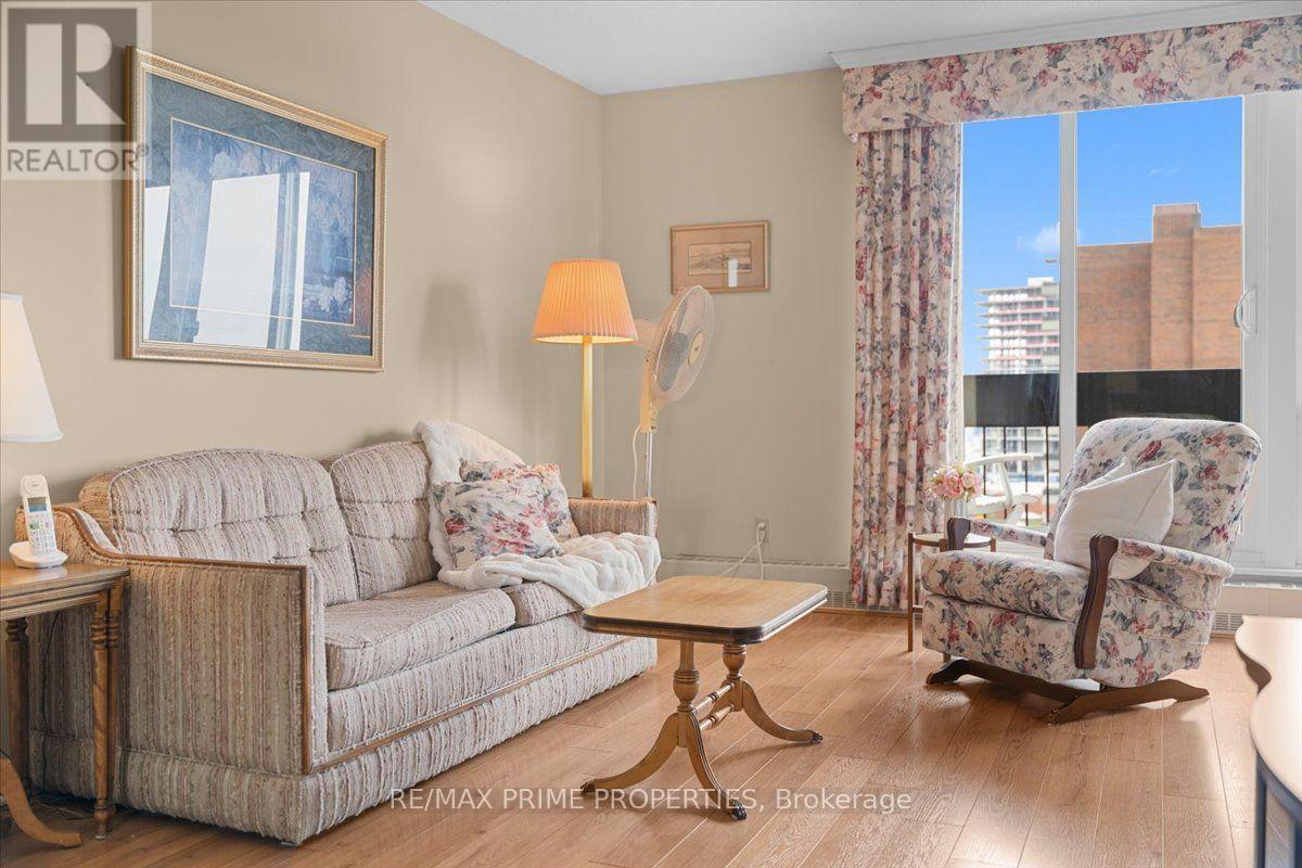 903 - 1505 Baseline Road, Ottawa, ON - Indoor Photo Showing Living Room