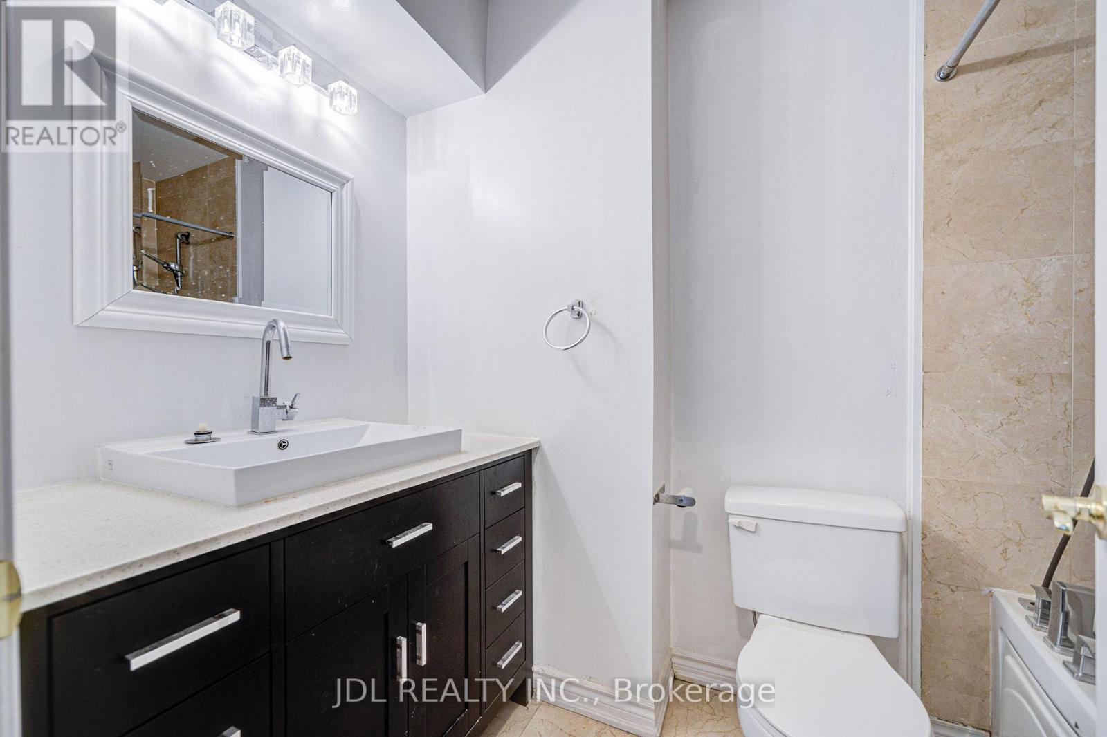 610 - 11 Everson Drive, Toronto, ON - Indoor Photo Showing Bathroom