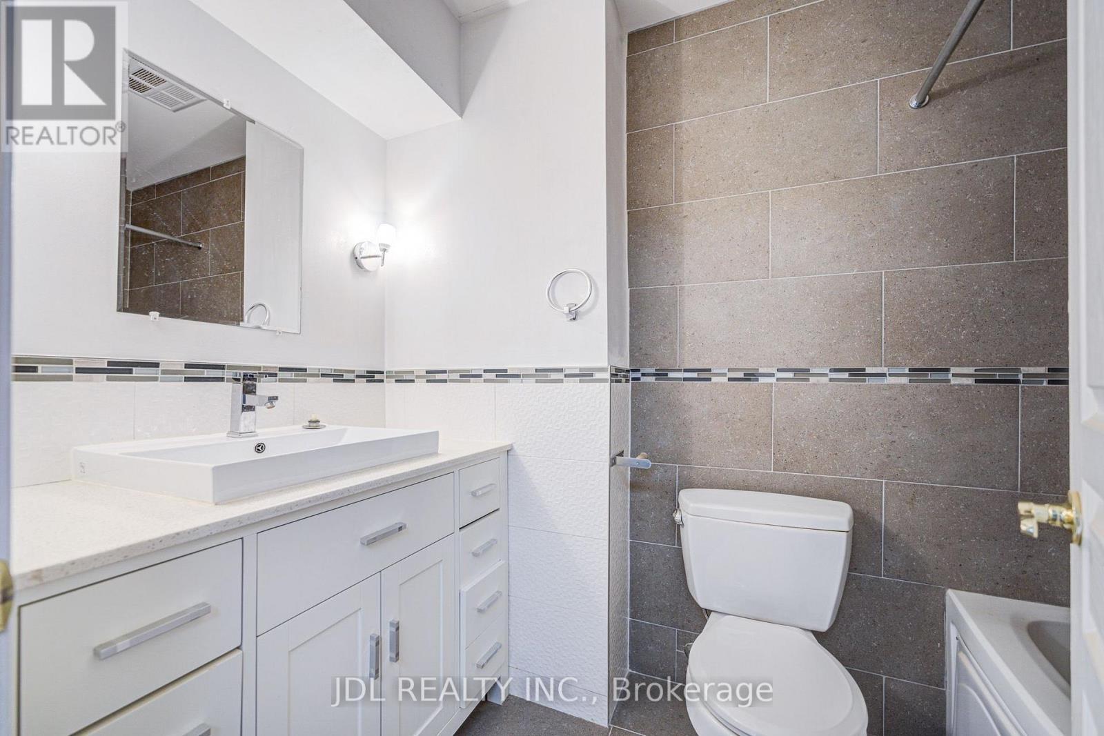 610 - 11 Everson Drive, Toronto, ON - Indoor Photo Showing Bathroom