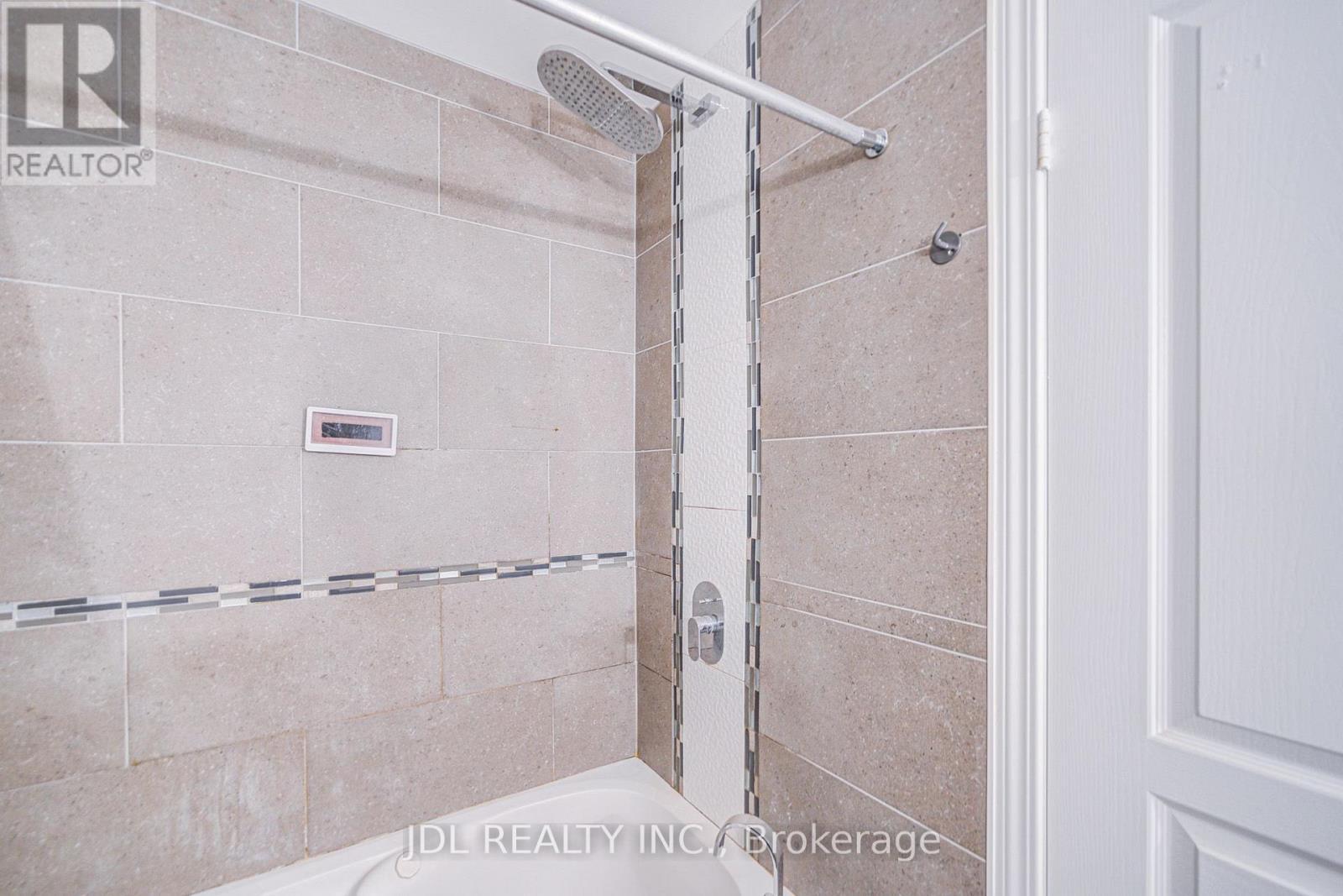 610 - 11 Everson Drive, Toronto, ON - Indoor Photo Showing Bathroom