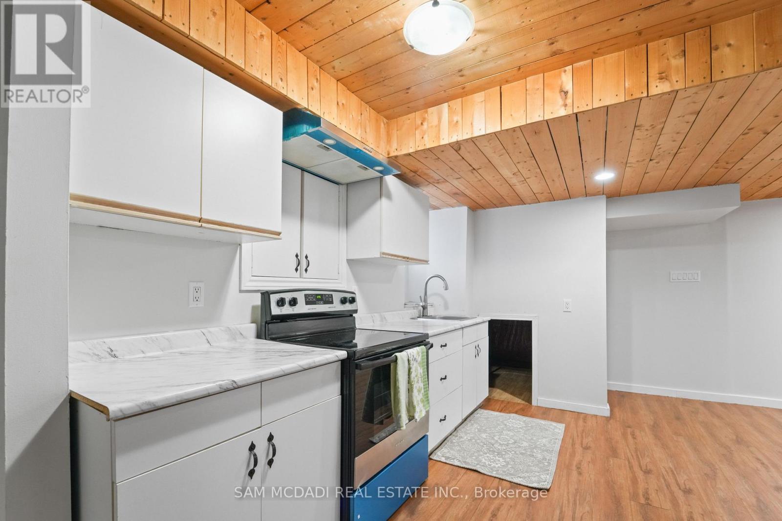 87 Rundle Crescent, Barrie, ON - Indoor Photo Showing Kitchen