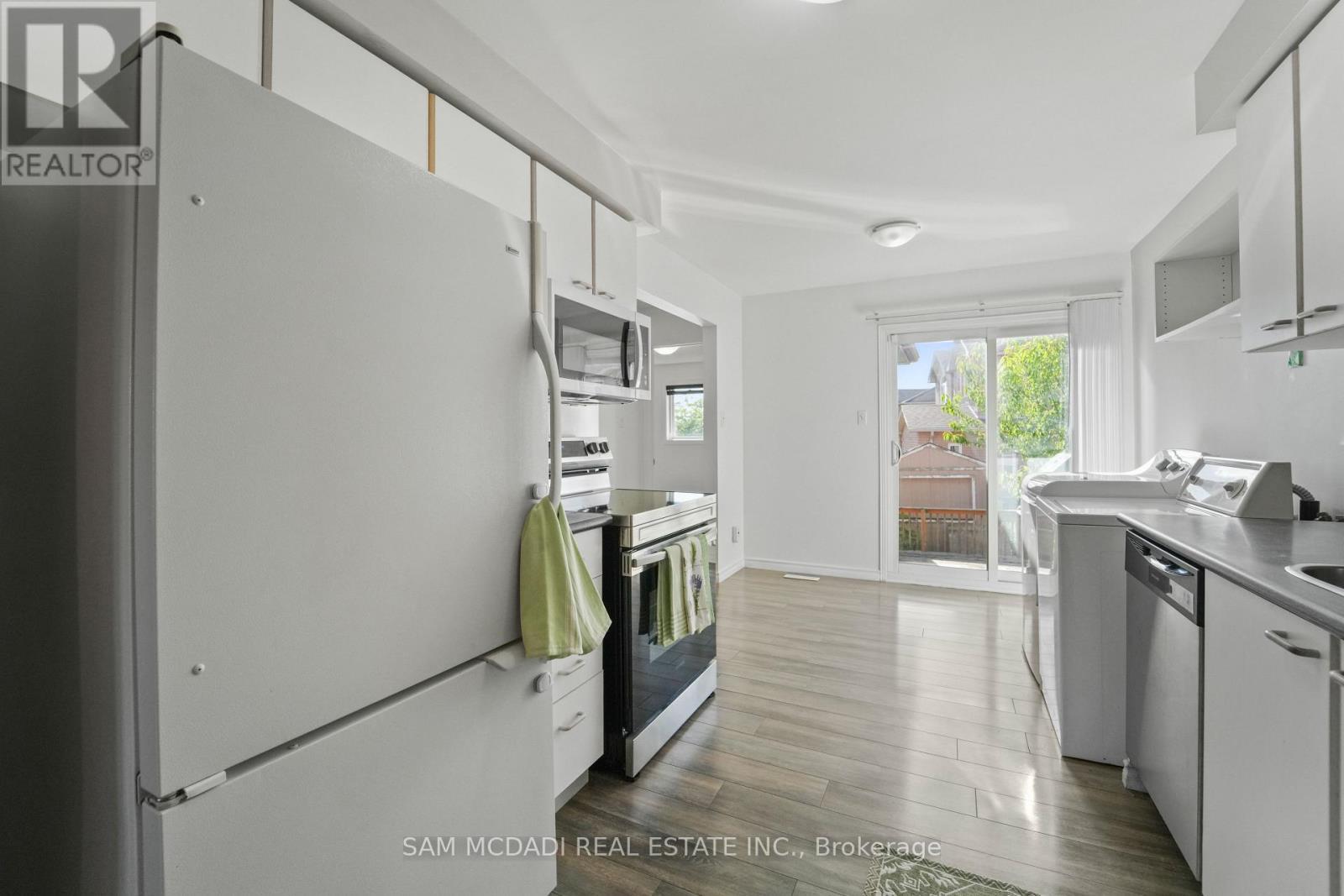 87 Rundle Crescent, Barrie, ON - Indoor Photo Showing Kitchen