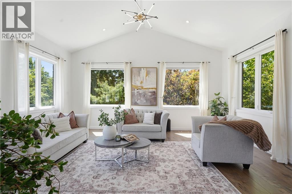 5779 Third Line, Guelph/Eramosa, ON - Indoor Photo Showing Living Room