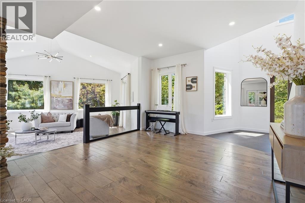 5779 Third Line, Guelph/Eramosa, ON - Indoor Photo Showing Living Room