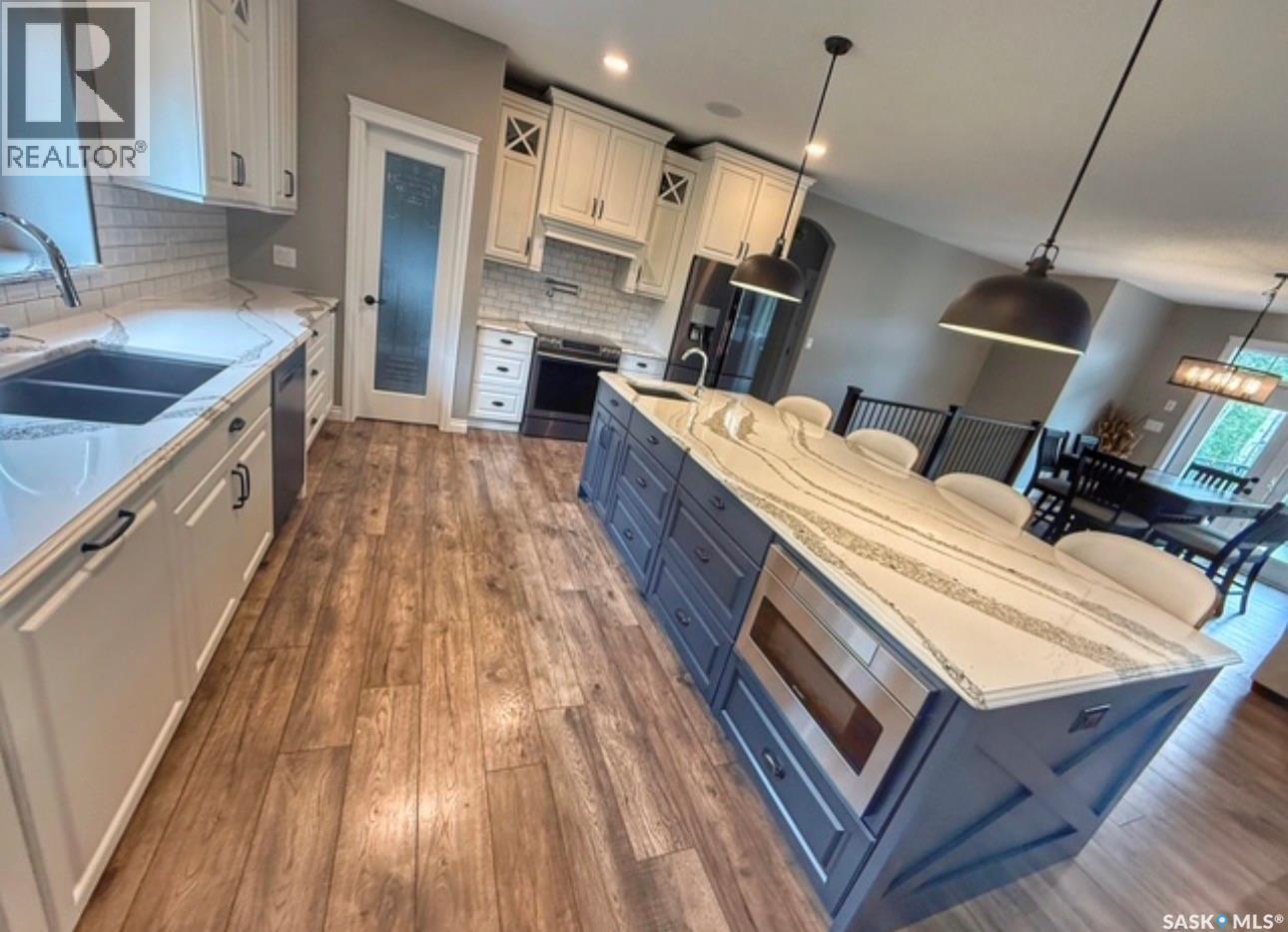214 Hillside Drive, Tobin Lake, SK - Indoor Photo Showing Kitchen With Double Sink With Upgraded Kitchen