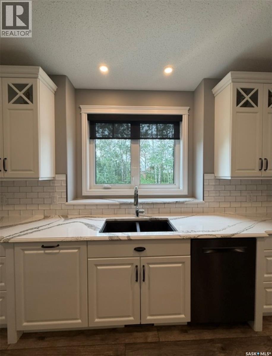 214 Hillside Drive, Tobin Lake, SK - Indoor Photo Showing Kitchen With Double Sink