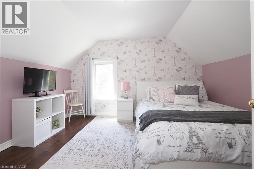 123 Samuel Street, Kitchener, ON - Indoor Photo Showing Bedroom