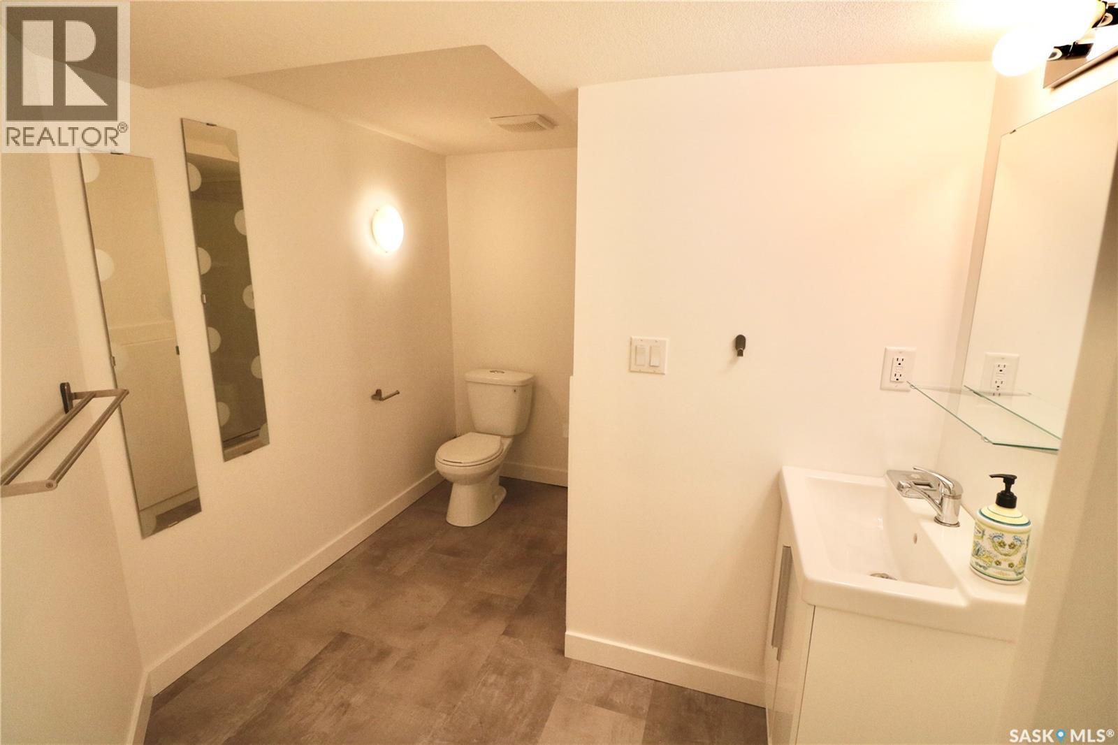 3920 Montague Street, Regina, SK - Indoor Photo Showing Bathroom