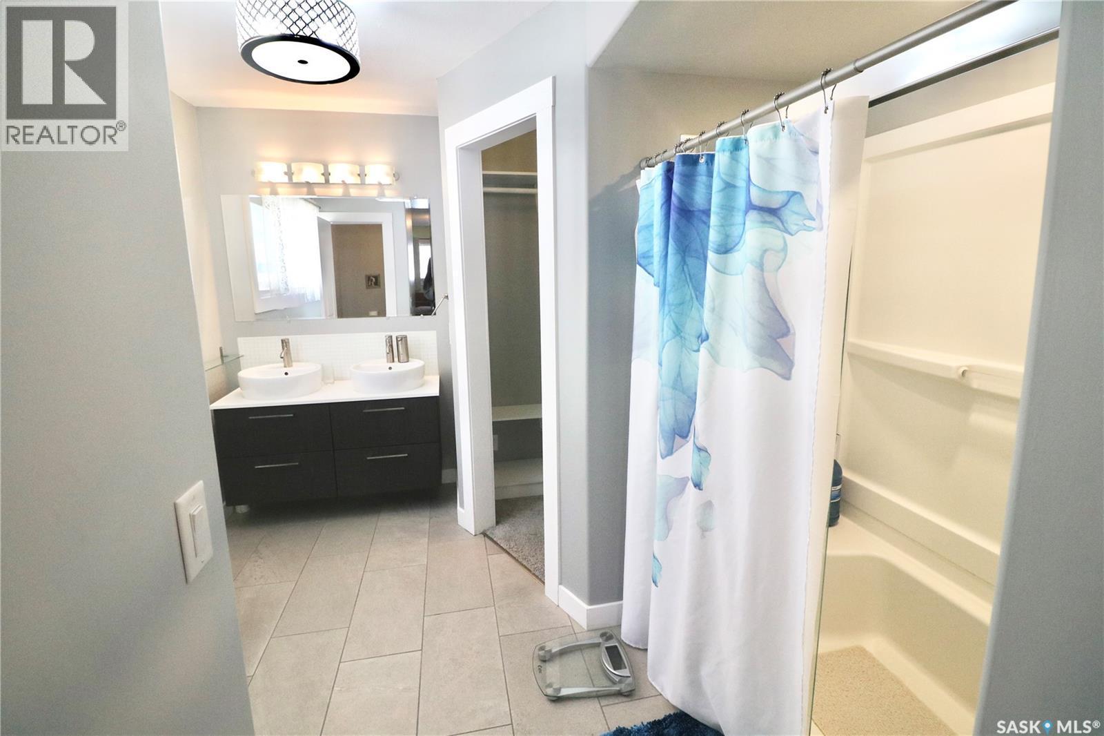 3920 Montague Street, Regina, SK - Indoor Photo Showing Bathroom