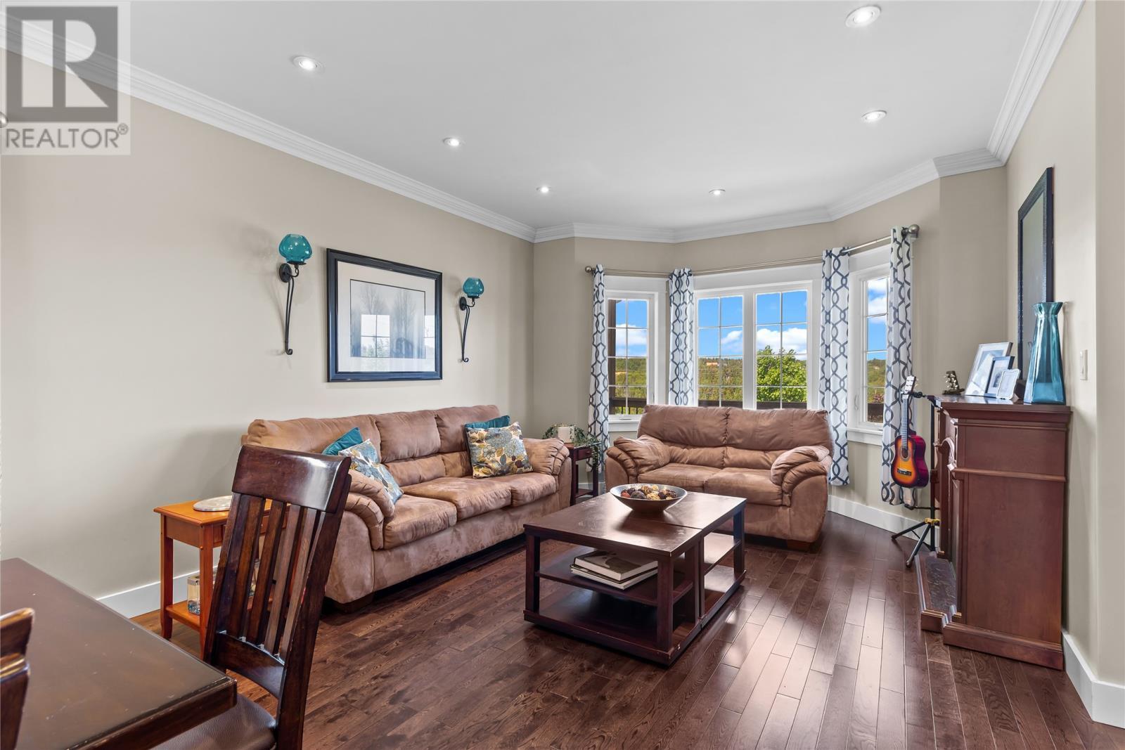 5 Haleys Place, Flatrock, NL - Indoor Photo Showing Living Room
