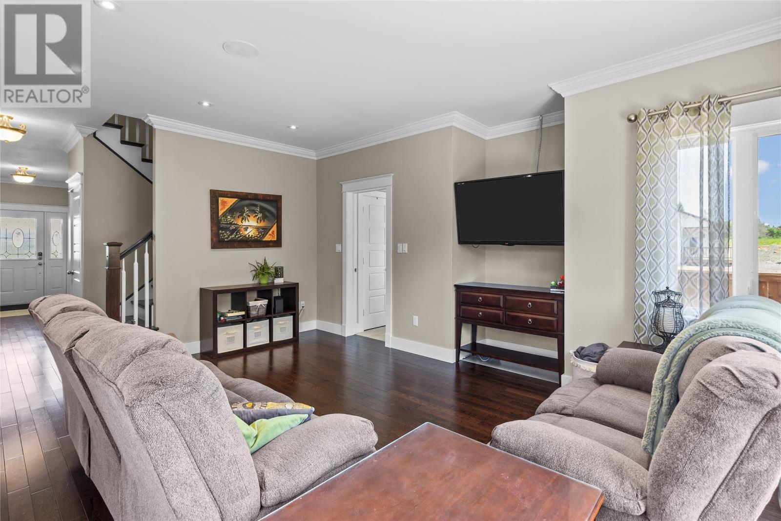 5 Haleys Place, Flatrock, NL - Indoor Photo Showing Living Room