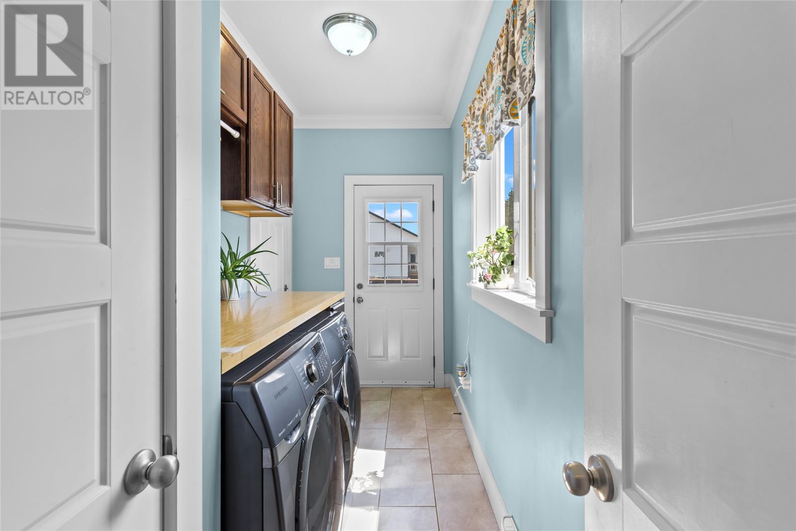 5 Haleys Place, Flatrock, NL - Indoor Photo Showing Laundry Room