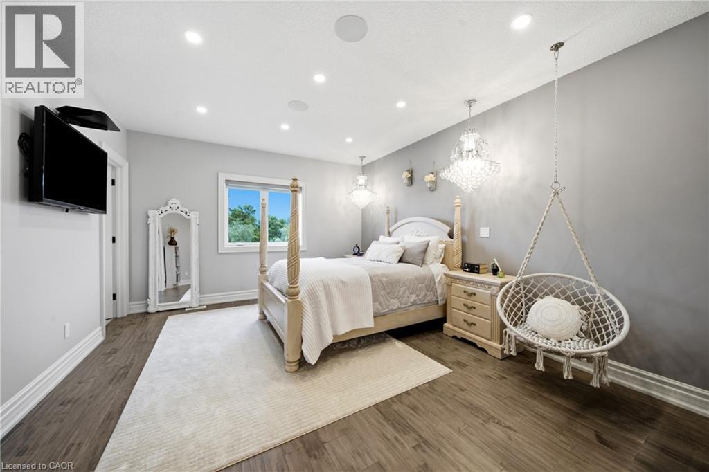 7009 Wellington Rd 34, Puslinch, ON - Indoor Photo Showing Bedroom
