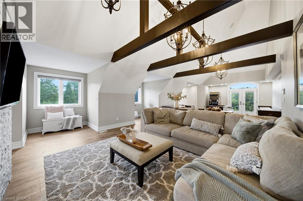 7009 Wellington Rd 34, Puslinch, ON - Indoor Photo Showing Living Room