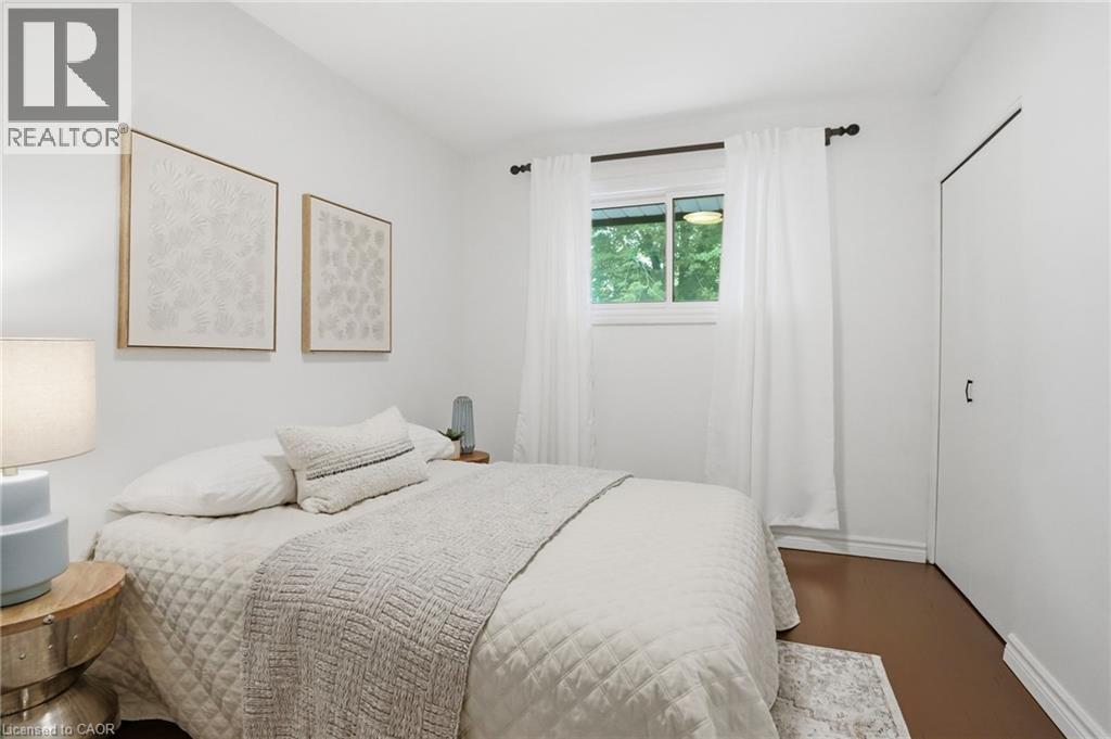104 Dallas Avenue, Hamilton, ON - Indoor Photo Showing Bedroom