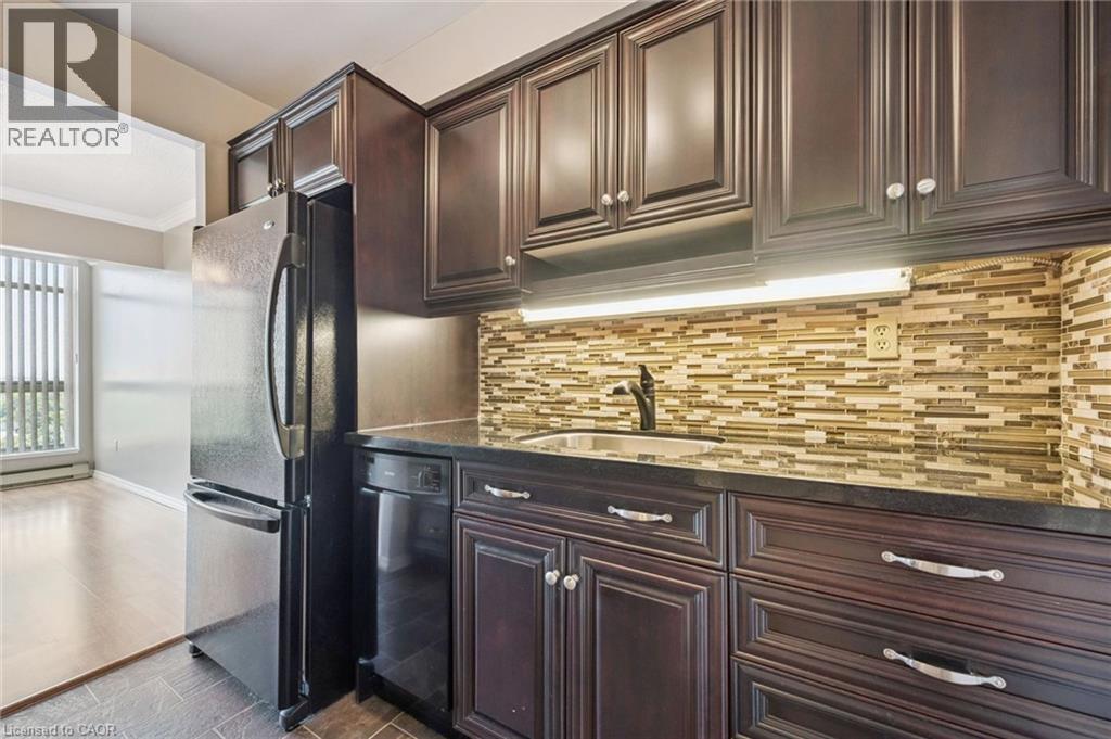 1414 E King Street E Unit# 808, Kitchener, ON - Indoor Photo Showing Kitchen