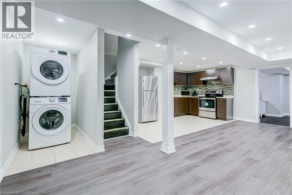 1190 Windgrove Square, Pickering, ON - Indoor Photo Showing Laundry Room