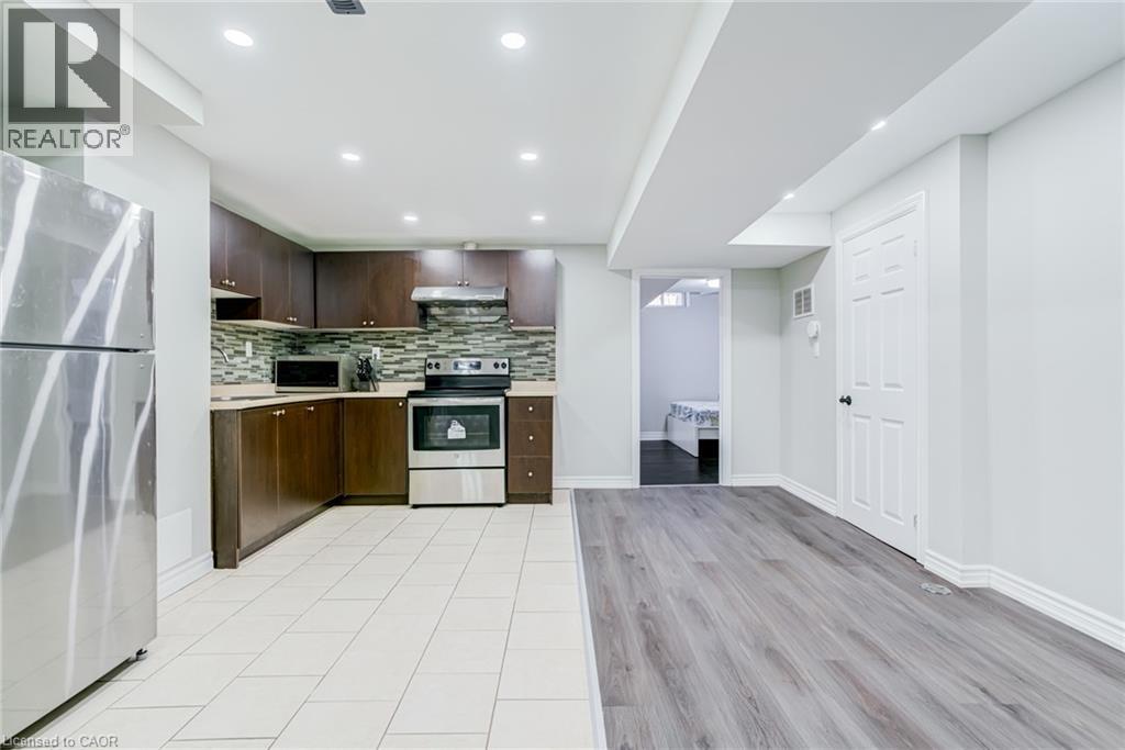1190 Windgrove Square, Pickering, ON - Indoor Photo Showing Kitchen