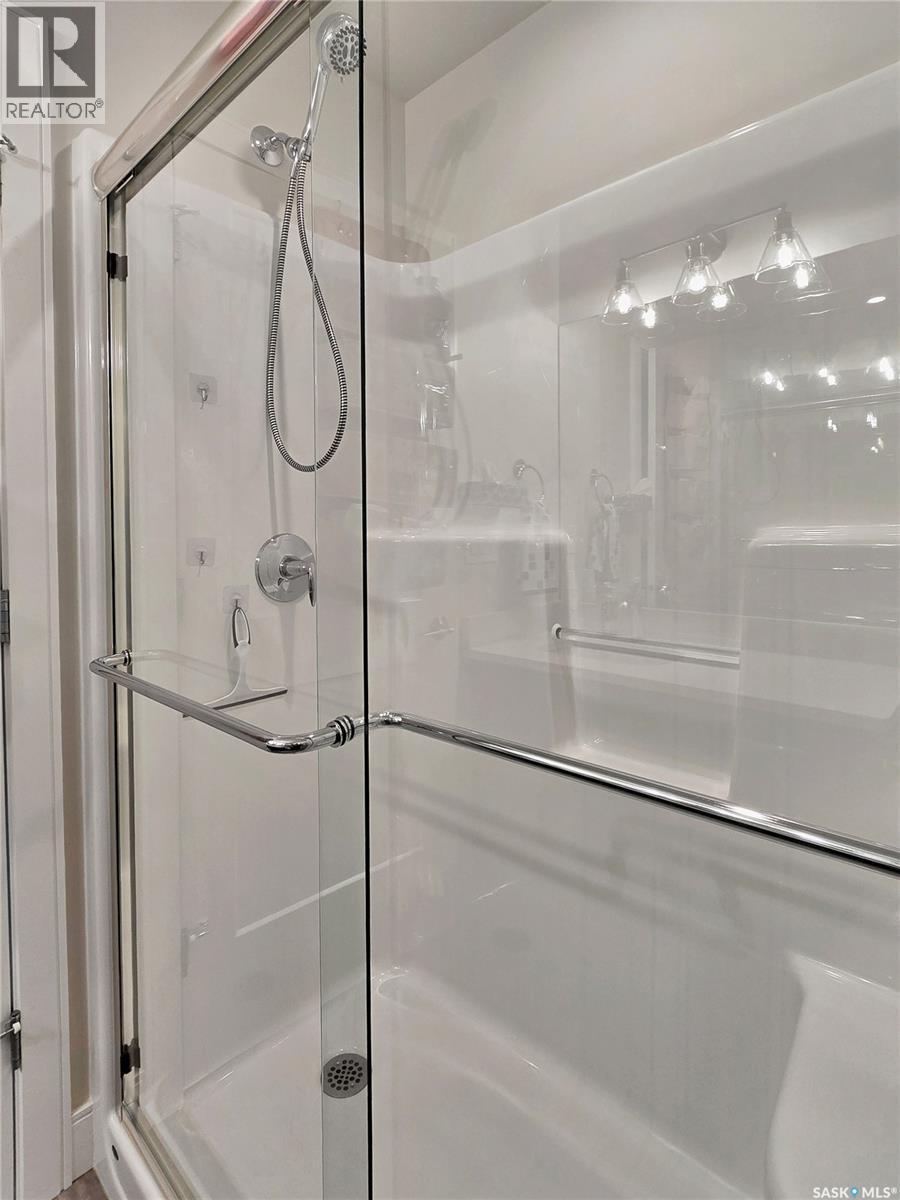 4 437 Palmer Crescent, Warman, SK - Indoor Photo Showing Bathroom