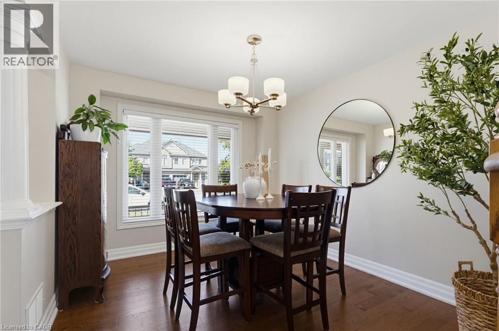 2163 Sutton Drive, Burlington, ON - Indoor Photo Showing Dining Room