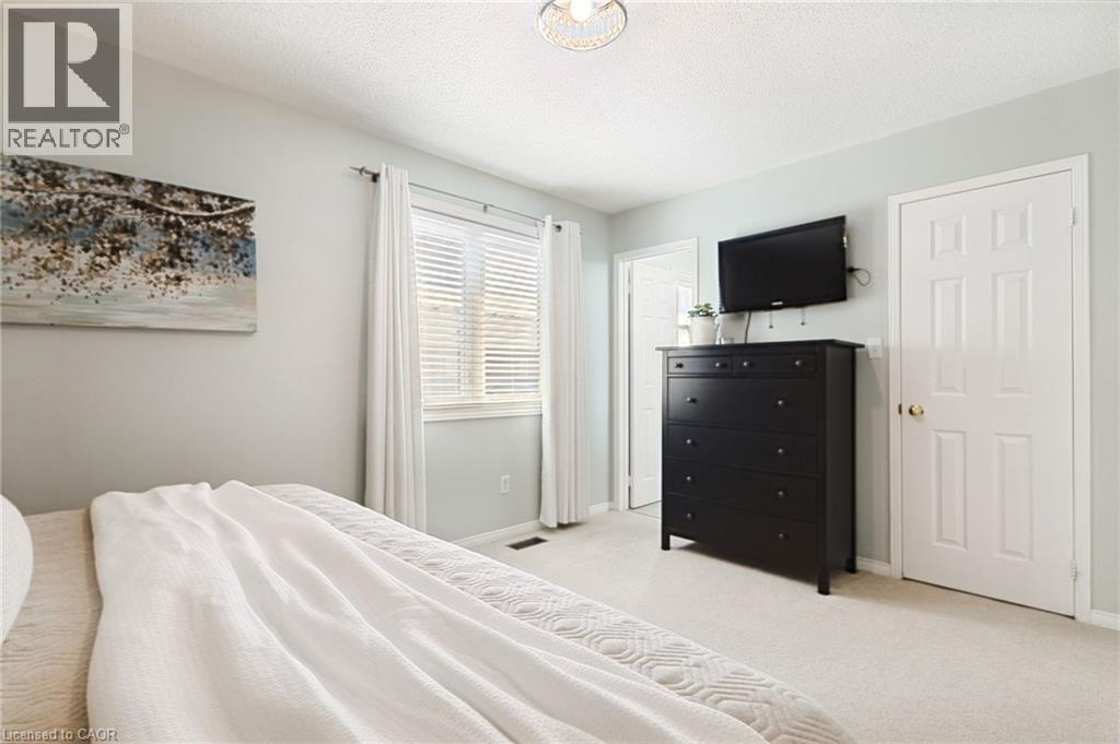2163 Sutton Drive, Burlington, ON - Indoor Photo Showing Bedroom