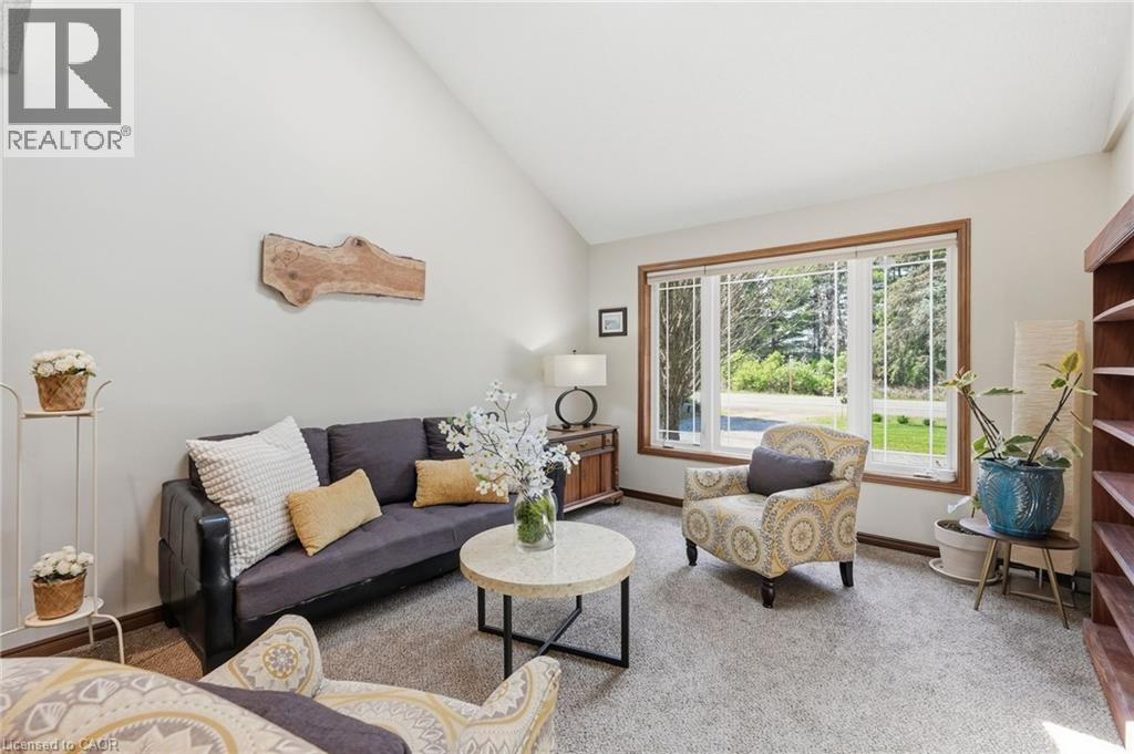 108 Highway 52, Hamilton, ON - Indoor Photo Showing Living Room