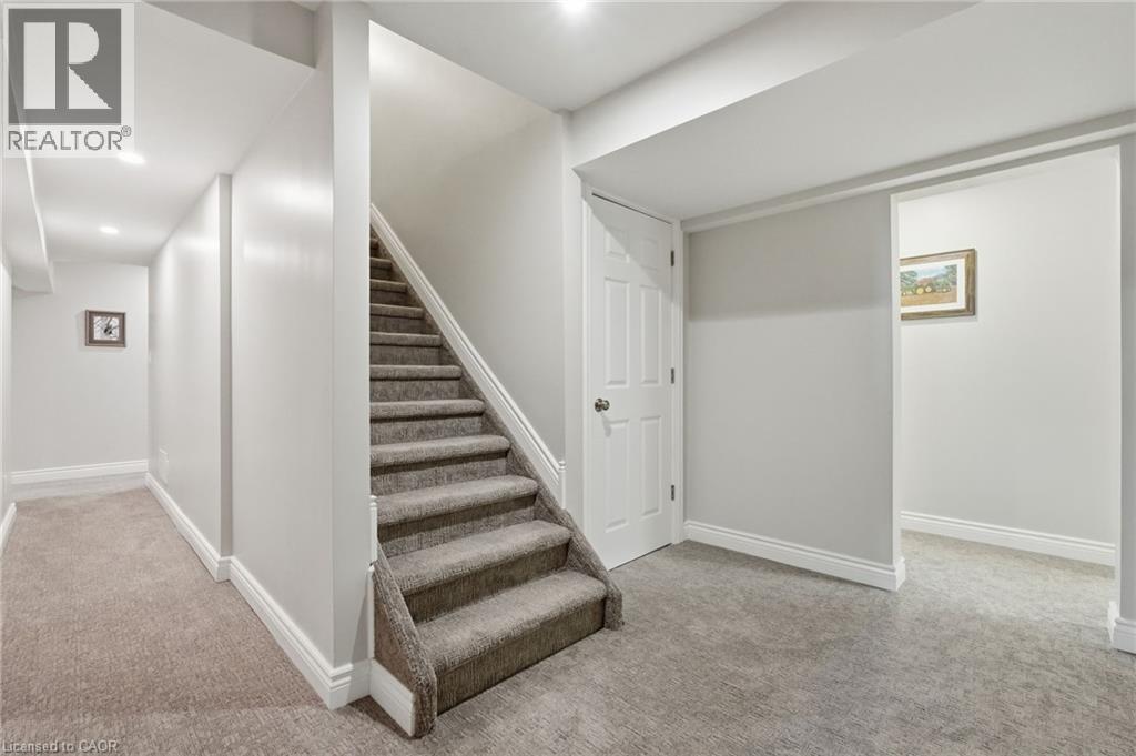 108 Highway 52, Hamilton, ON - Indoor Photo Showing Other Room