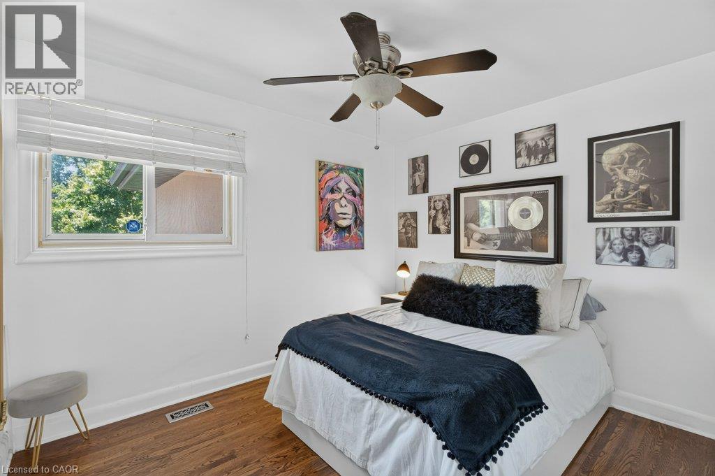 100 Alderson Drive, Hamilton, ON - Indoor Photo Showing Bedroom