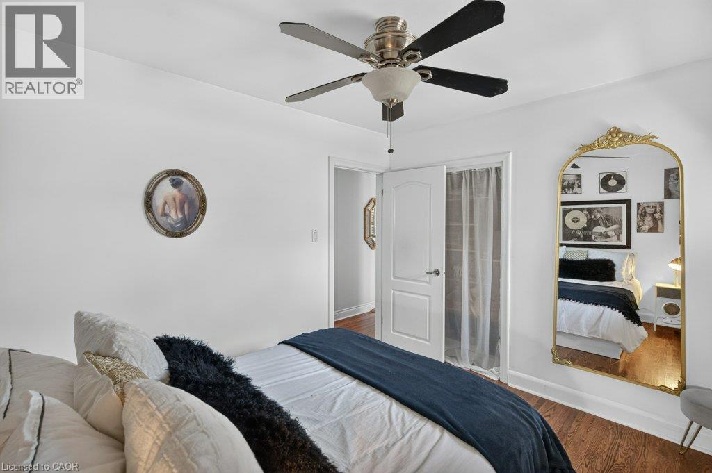 100 Alderson Drive, Hamilton, ON - Indoor Photo Showing Bedroom