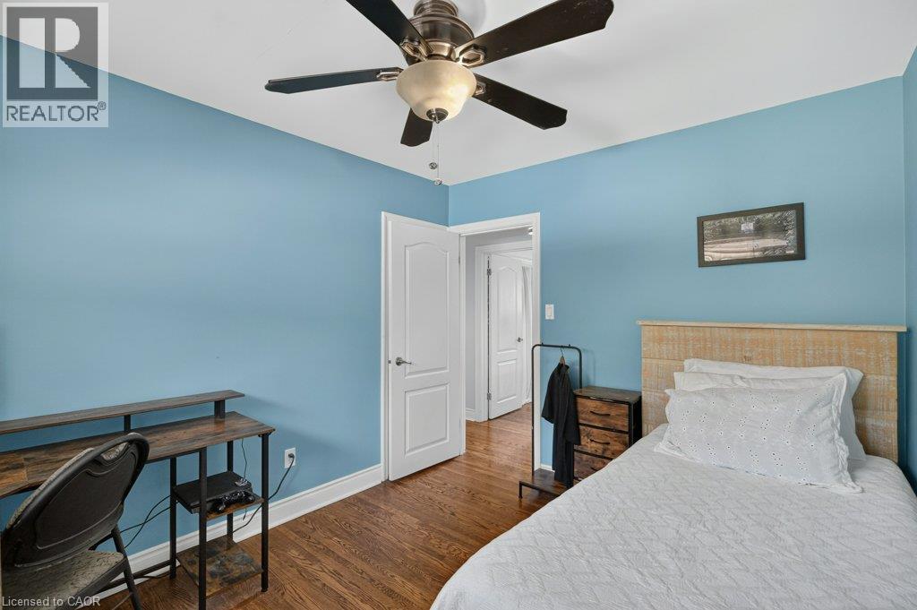 100 Alderson Drive, Hamilton, ON - Indoor Photo Showing Bedroom