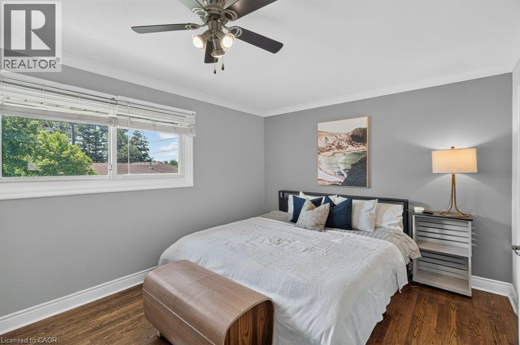 100 Alderson Drive, Hamilton, ON - Indoor Photo Showing Bedroom