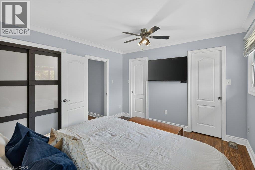 100 Alderson Drive, Hamilton, ON - Indoor Photo Showing Bedroom