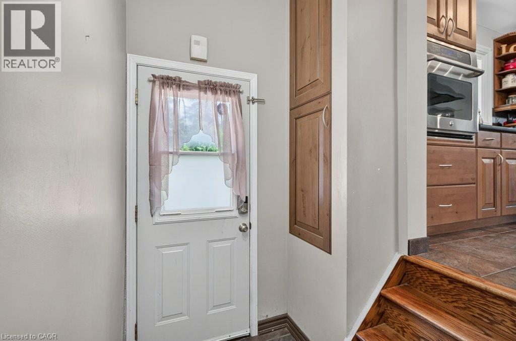 100 Alderson Drive, Hamilton, ON - Indoor Photo Showing Other Room